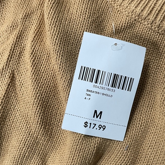 NWT KNIT TOP - Picture 3 of 3